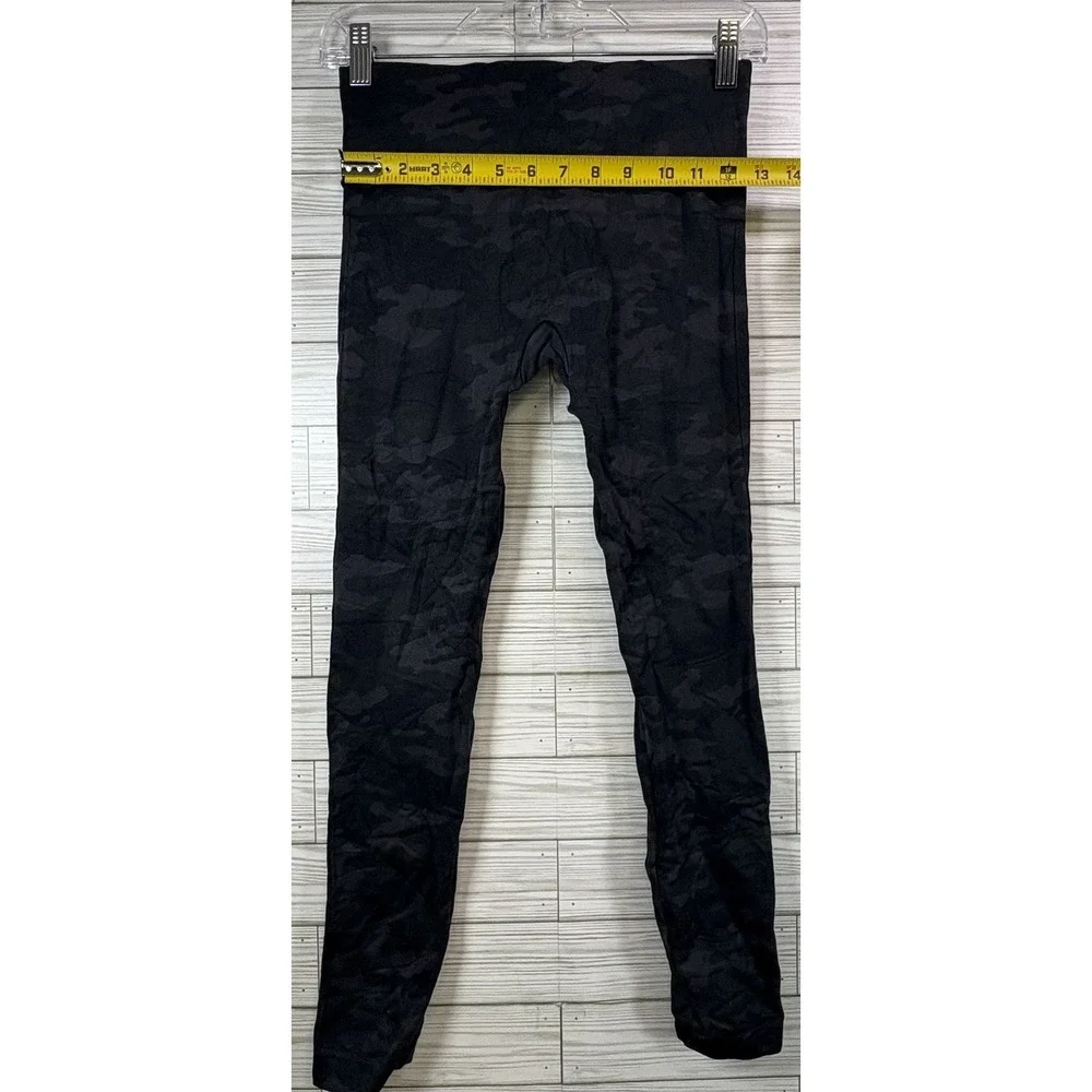 Spanx Look‎ At Me Now Seamless Leggings Black Camo Women's Sz Med Yoga Workout